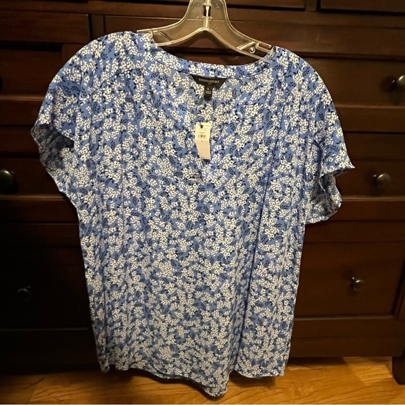 Banana Republic Blue Floral Flutter Sleeve Blouse – V-Neck, Size L, NWT - Picture 1 of 7